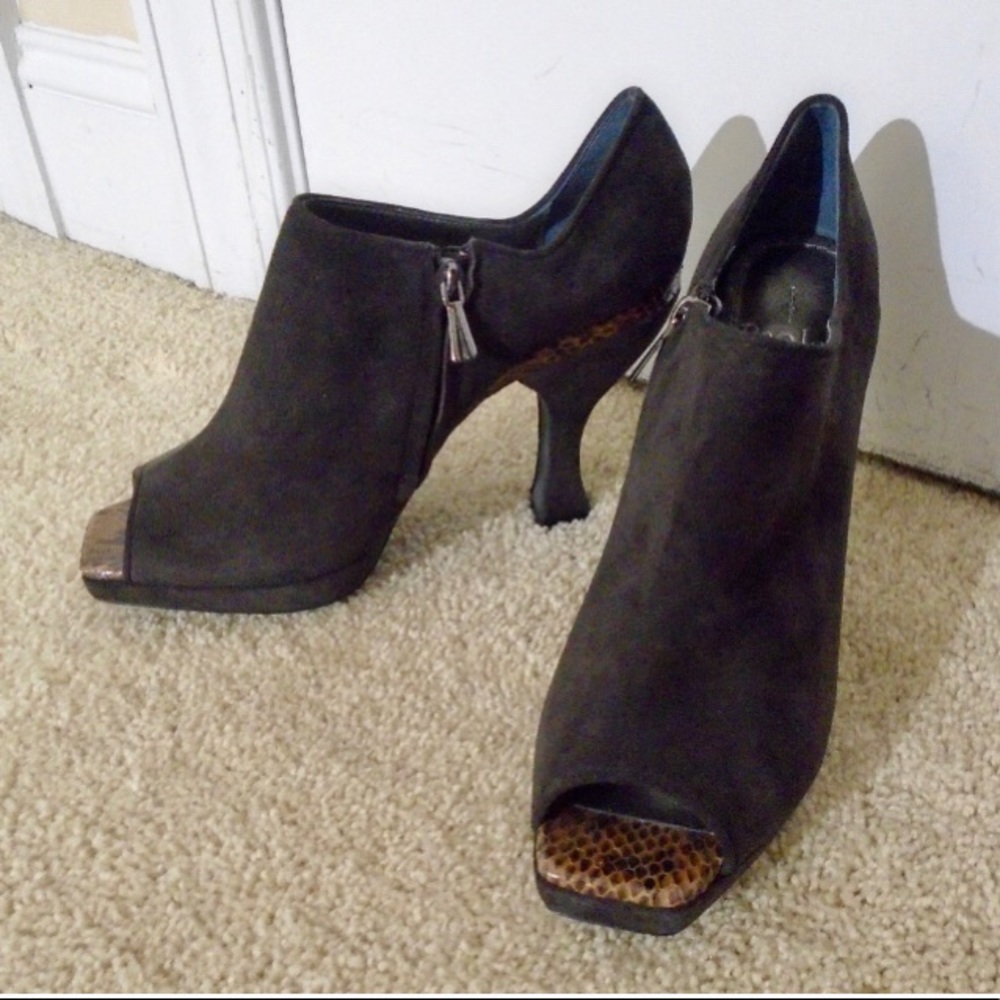 LINEA PAOLO suede snakeskin peep toe beauties 6.5